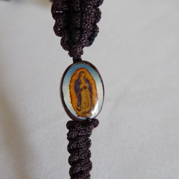 VINTAGE OUR LADY OF GUADALUPE 18” WOOD CRUCIFIX MACRAME BROWN CORD ROSARY - Picture 7 of 12